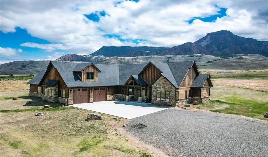 32 Big Creek Dr, Cody, WY 82414 - 3 Beds, 2 Bath