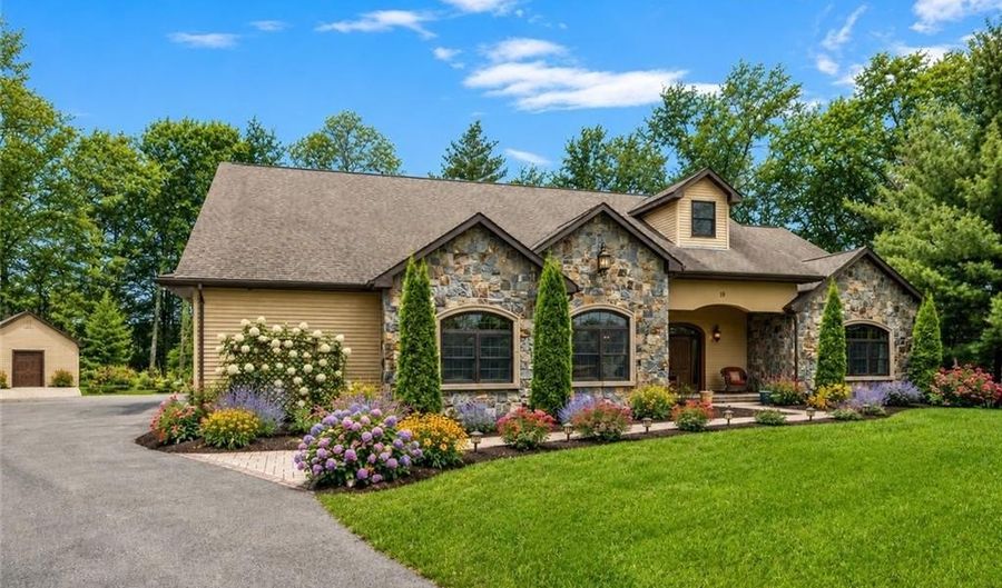 19 Blacksburt Ct, North Kingstown, RI 02874 - 4 Beds, 3 Bath