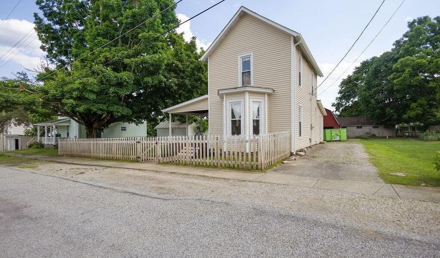 37 College St, Alexandria, OH 43001 - 3 Beds, 2 Bath