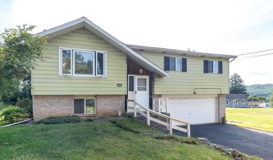 1221 BYFIELD St, Allentown, PA 18103 - 3 Beds, 2 Bath