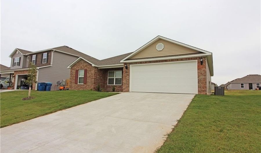807 Green World St, Bentonville, AR 72712 - 4 Beds, 2 Bath