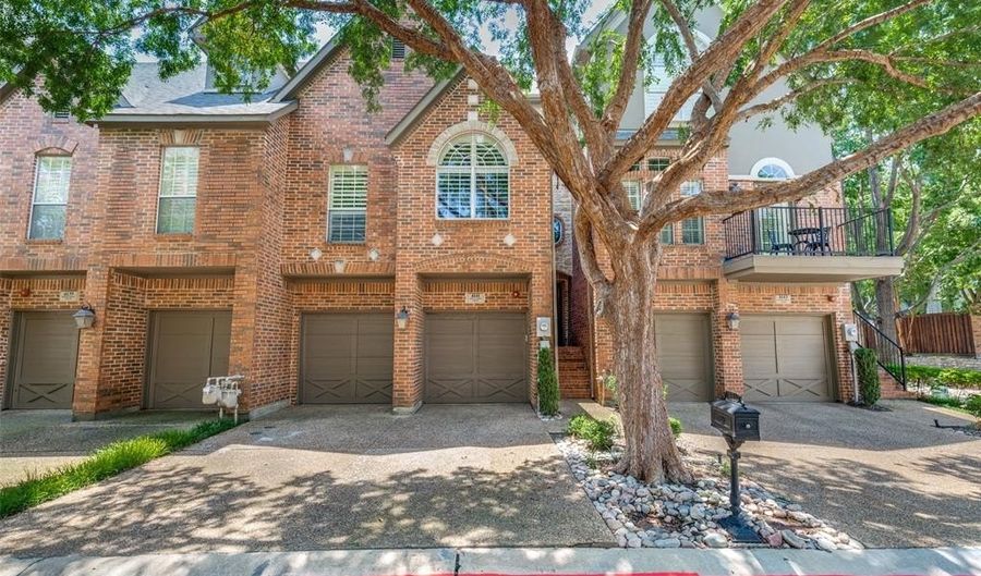4141 Towne Green Cir, Addison, TX 75001 - 3 Beds, 3 Bath
