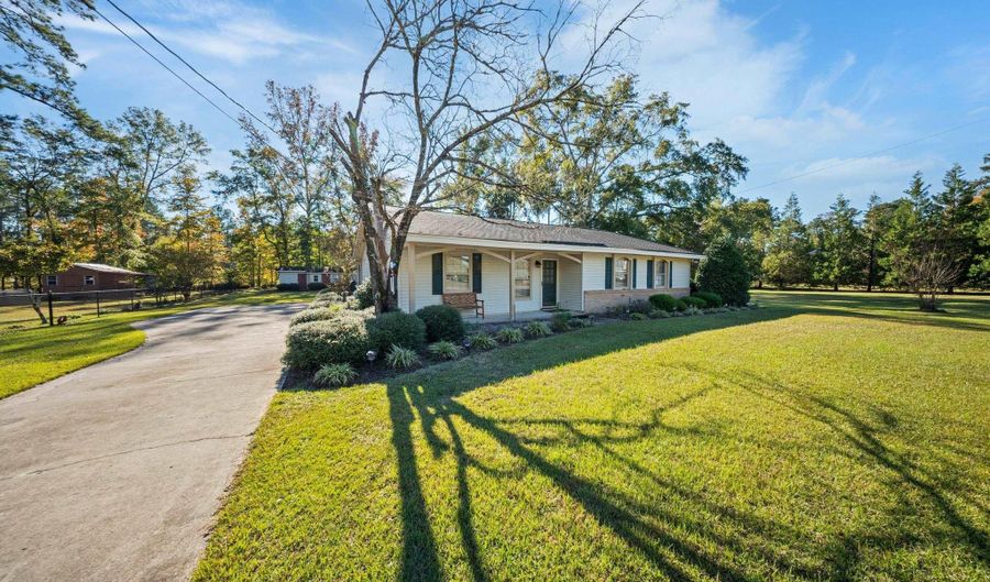 157 Charles St, Bamberg, SC 29003 - 4 Beds, 2 Bath