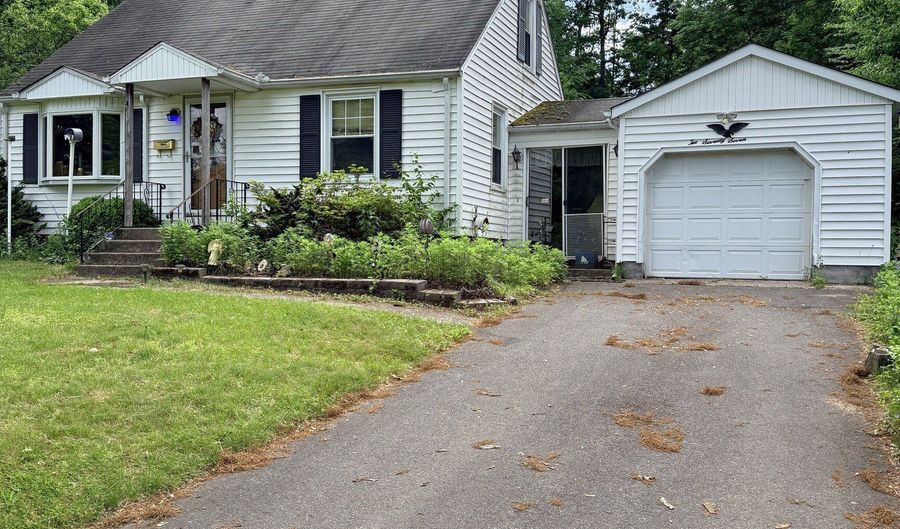 277 Mechanic St, Bristol, CT 06010 - 3 Beds, 1 Bath