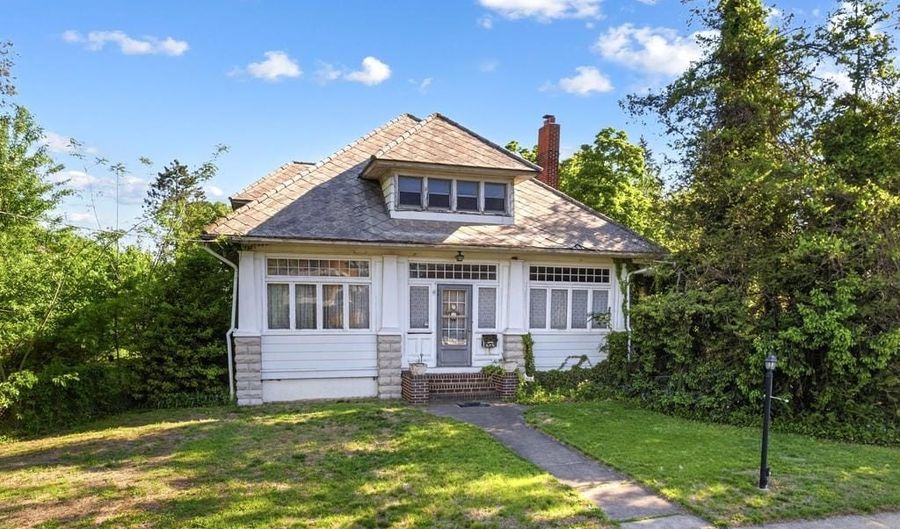 115 W GLOUCESTER Pike, Barrington, NJ 08007 - 5 Beds, 2 Bath