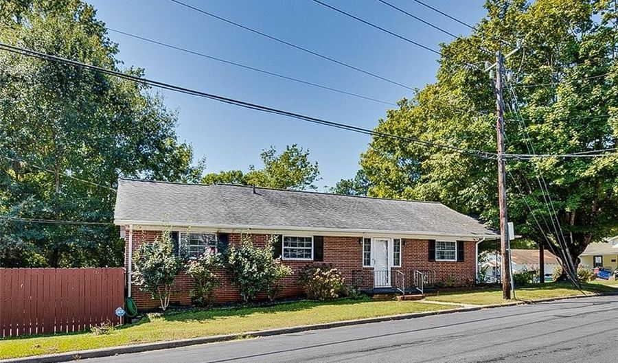 401 Uwharrie St, Asheboro, NC 27203 - 3 Beds, 2 Bath