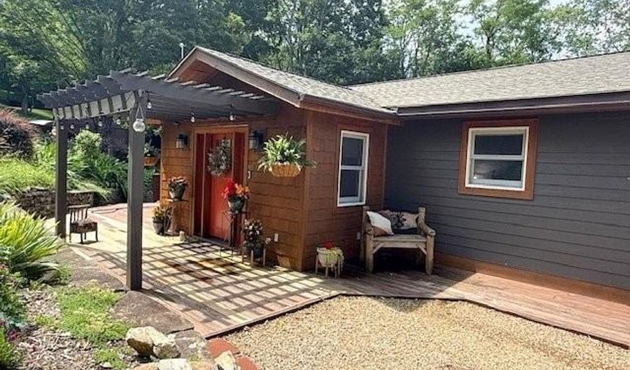 88 Covered Bridge Rd, Banner Elk, NC 28604 - 2 Beds, 1 Bath