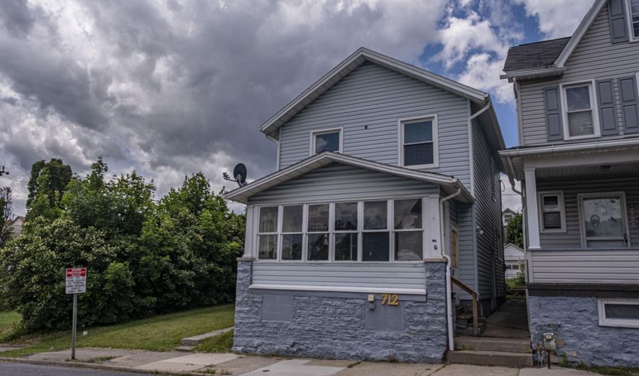 712 Bell Ave, Altoona, PA 16602 - 3 Beds, 2 Bath