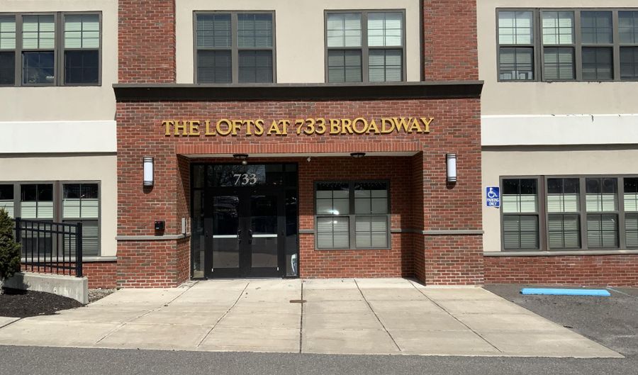 733 Broadway 302, Albany, NY 12207 - 2 Beds, 1 Bath