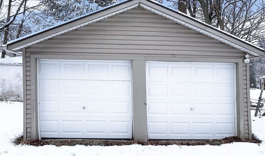 147 Brighton Dr, Akron, OH 44301 - 3 Beds, 1 Bath