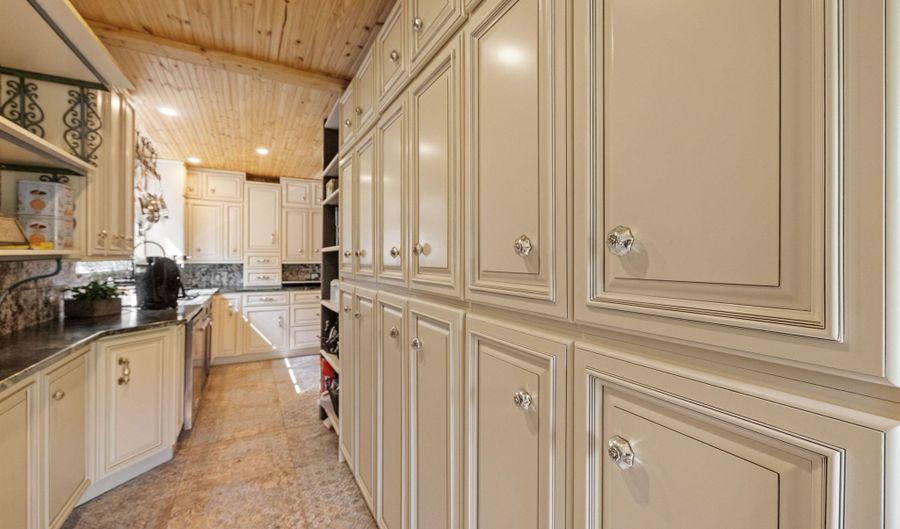 15 Pepperell Rd, Brookline, NH 03033 - 7 Beds, 5 Bath