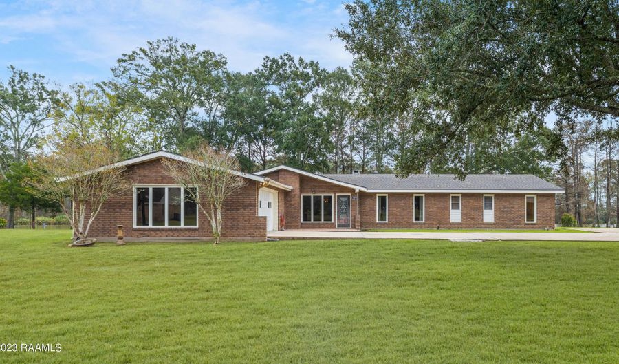 1496 Chitimacha Trl, Baldwin, LA 70514 - 4 Beds, 3 Bath