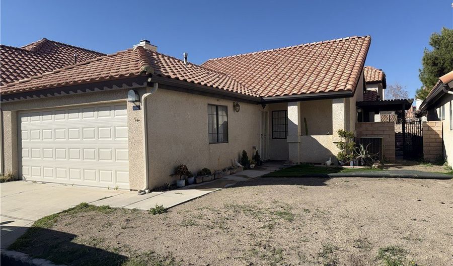 19248 Palm, Apple Valley, CA 92308 - 2 Beds, 2 Bath