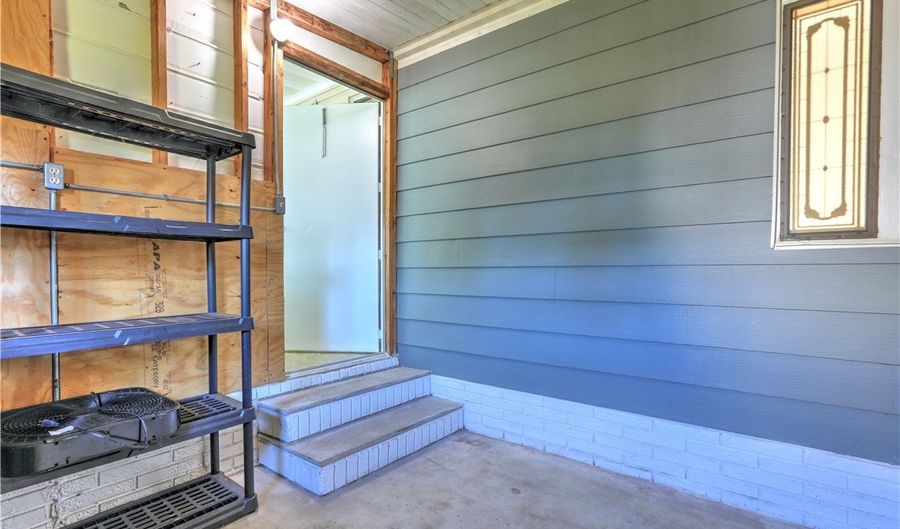 561 Dolphin Cir, Barefoot Bay, FL 32976 - 2 Beds, 2 Bath