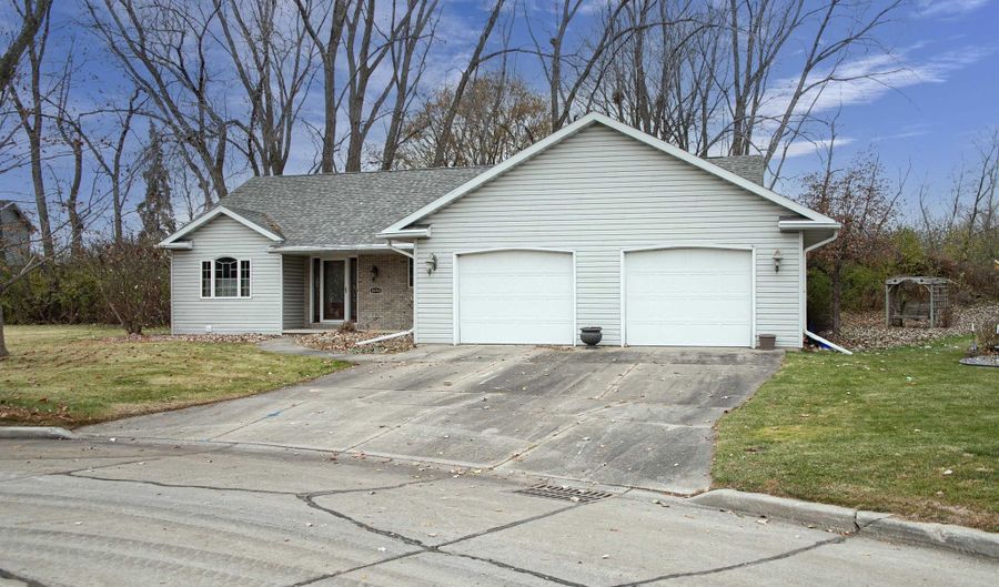 3543 N WELLINGTON Dr, Appleton, WI 54911 - 3 Beds, 2 Bath