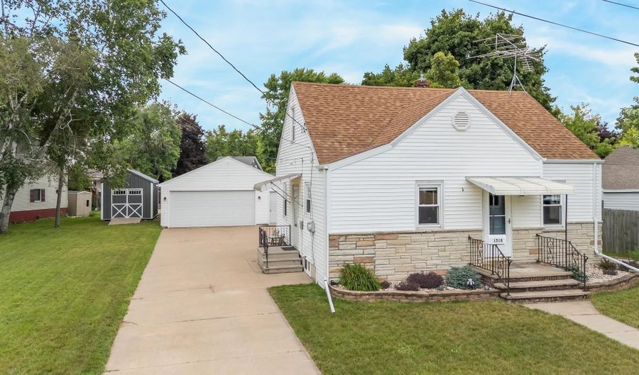 1518 E HARRIET St, Appleton, WI 54915 - 3 Beds, 2 Bath