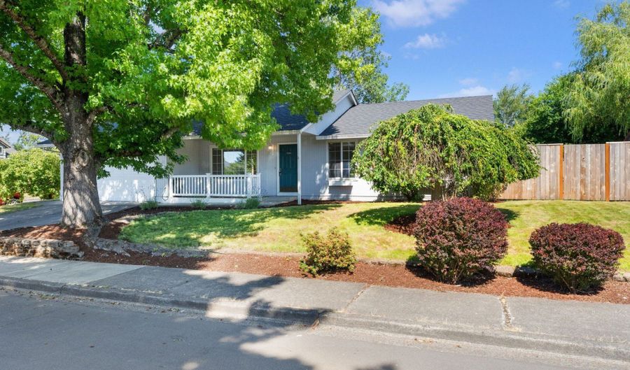 2530 SW LENORE Dr, Beaverton, OR 97003 - 3 Beds, 2 Bath