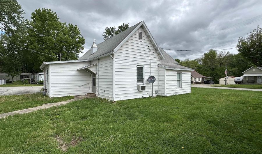 1308 S Seminary St, Bloomfield, IN 47424 - 2 Beds, 1 Bath