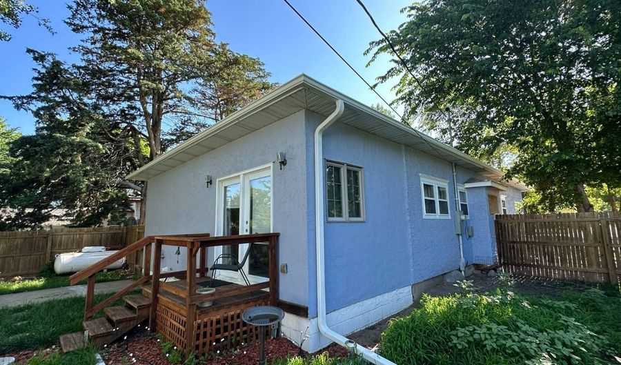 135 N Elm St, Ainsworth, NE 69210 - 2 Beds, 2 Bath