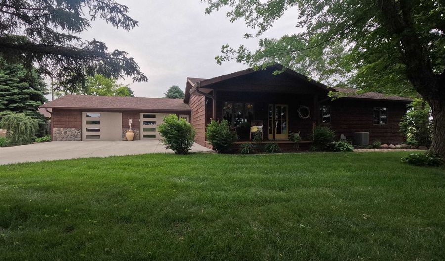 11724 K18 N, Akron, IA 51001 - 4 Beds, 2 Bath