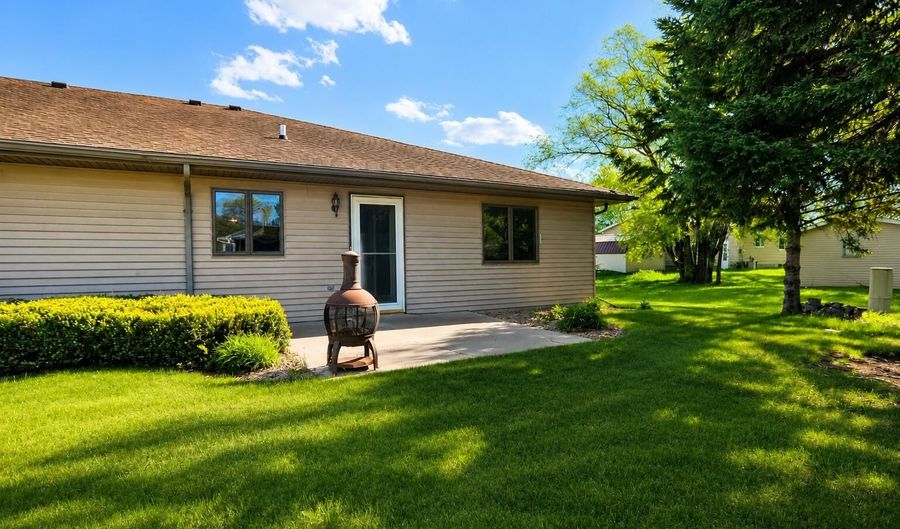 2517 SE 4th Ave, Aberdeen, SD 57401 - 2 Beds, 2 Bath