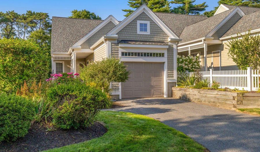 5 Sea Knoll Ct, Bourne, MA 02532 - 2 Beds, 2 Bath
