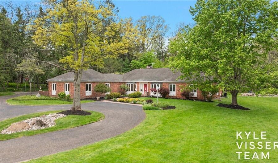 1585 River Oaks Dr SE, Ada, MI 49301 - 4 Beds, 3 Bath