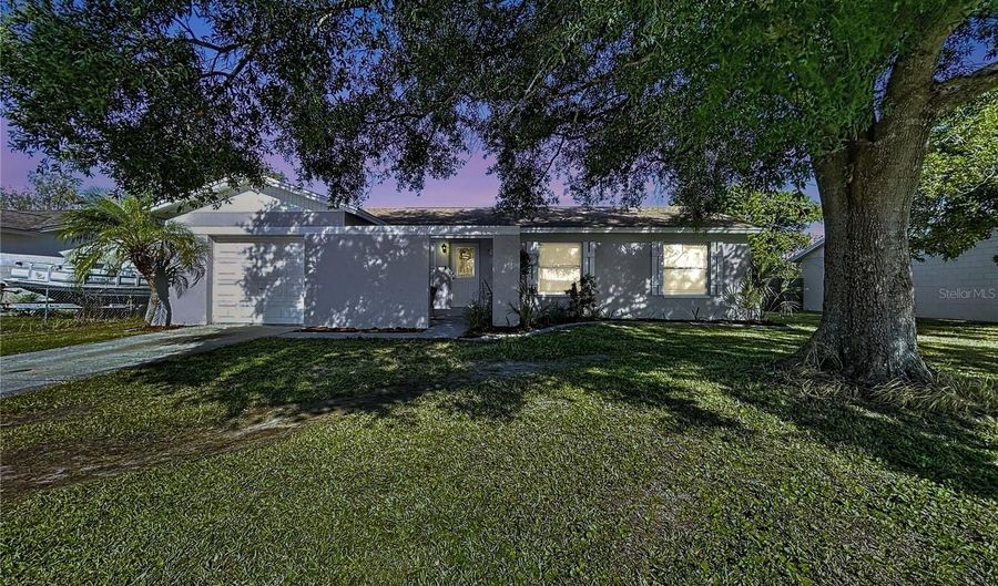 6040 FRANCIS Dr, Apollo Beach, FL 33572 - 4 Beds, 2 Bath