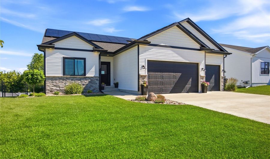 5506 NW 17th St, Ankeny, IA 50023 - 4 Beds, 3 Bath