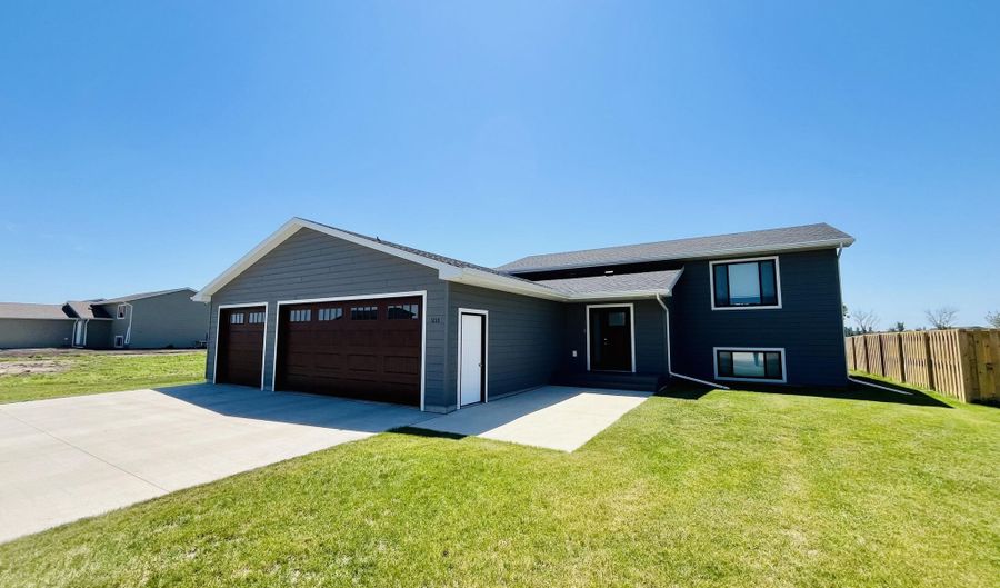 1210 NE 32nd Ave, Aberdeen, SD 57401 - 4 Beds, 2 Bath