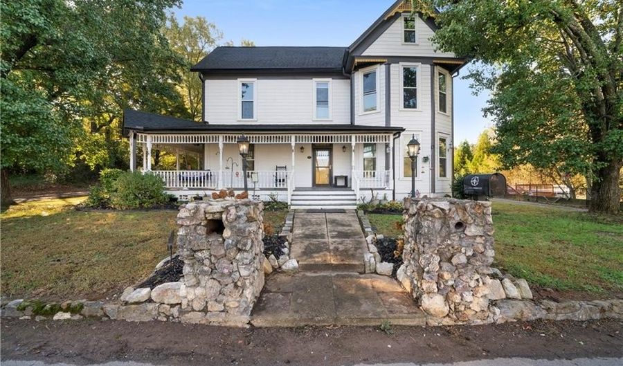 112 Cherry St, Adairsville, GA 30103 - 4 Beds, 4 Bath