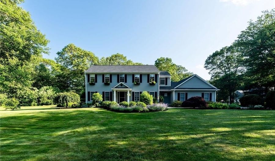 36 Beauchamp Dr, North Kingstown, RI 02874 - 4 Beds, 3 Bath