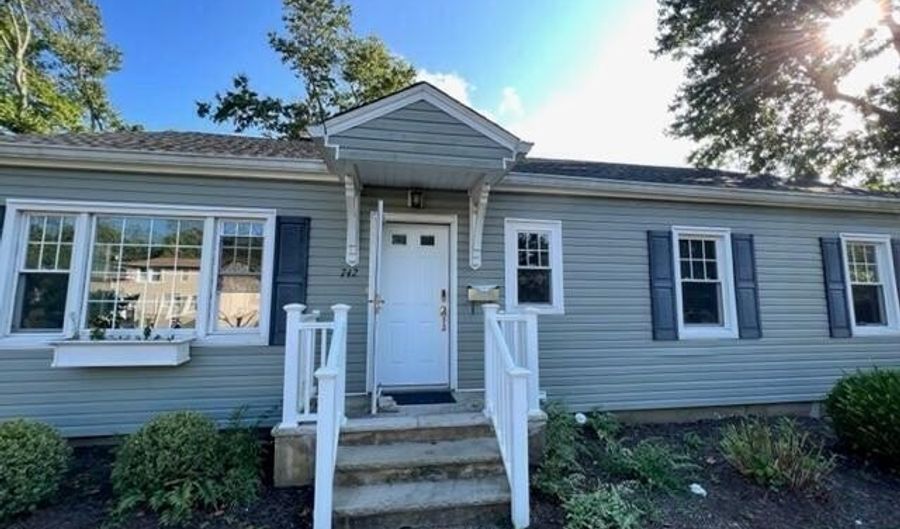 742 Myrtle Ave, West Allenhurst, NJ 07711 - 4 Beds, 2 Bath