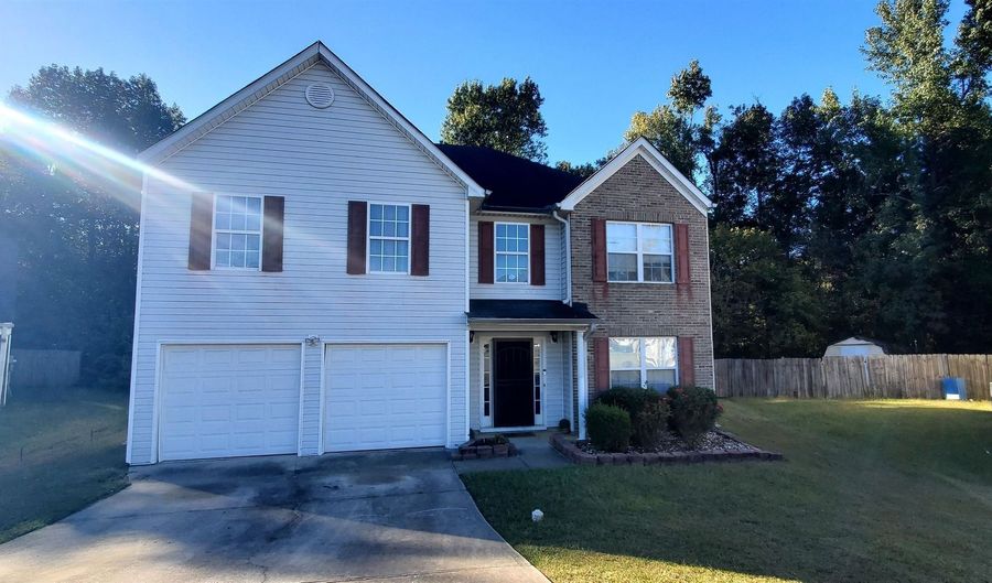 3890 Brookgate Dr, Ellenwood, GA 30294 - 4 Beds, 3 Bath