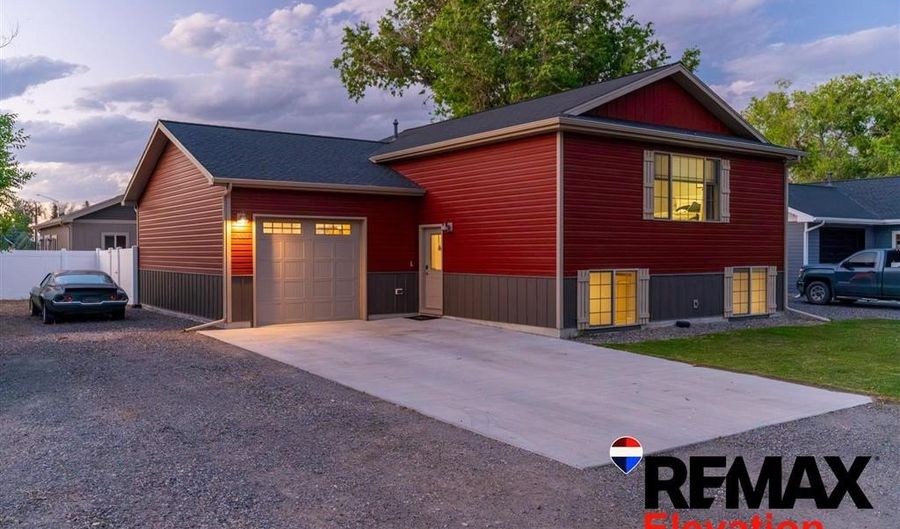 2607 West Ave, Cody, WY 82414 - 3 Beds, 2 Bath