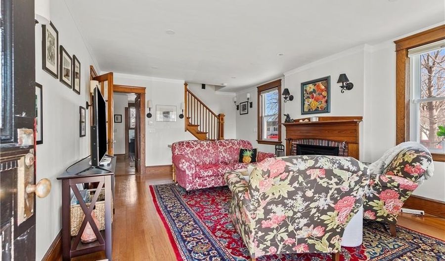 123 Beacon St, Middletown, RI 02842 - 4 Beds, 3 Bath