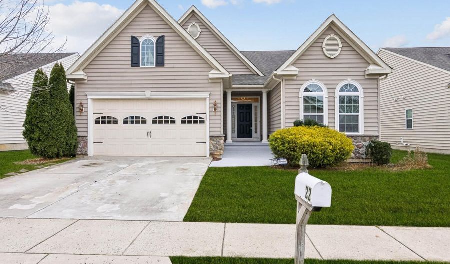 22 JOSIE Ln, Atco, NJ 08004 - 2 Beds, 3 Bath