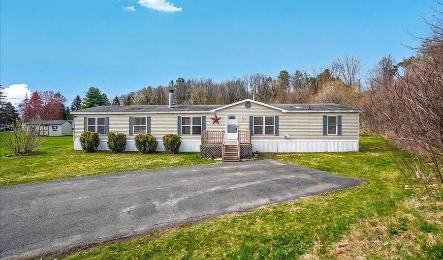 821 State Highway 161, Amsterdam, NY 12010 - 4 Beds, 2 Bath