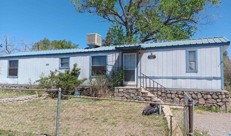 407 Oak St, Bayard, NM 88023 - 2 Beds, 2 Bath