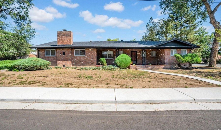 905 W 3rd Ave, Broomfield, CO 80020 - 3 Beds, 2 Bath