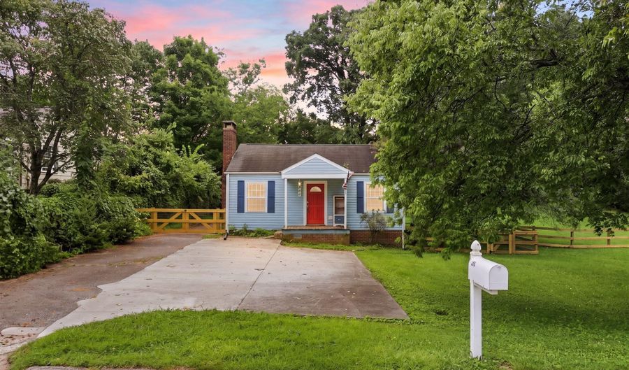966 Poplar St, Alcoa, TN 37701 - 3 Beds, 2 Bath