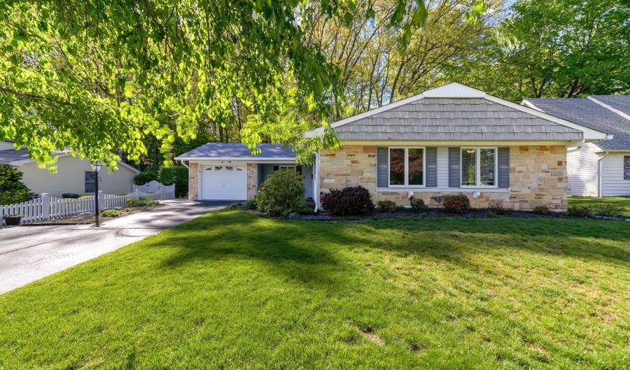 33 Imperia Pl, Aberdeen, NJ 07747 - 3 Beds, 2 Bath