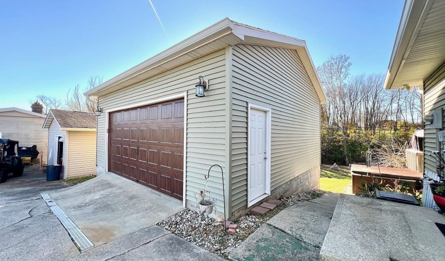 801 Rocky Creek East St, Bedford, IN 47421 - 4 Beds, 3 Bath