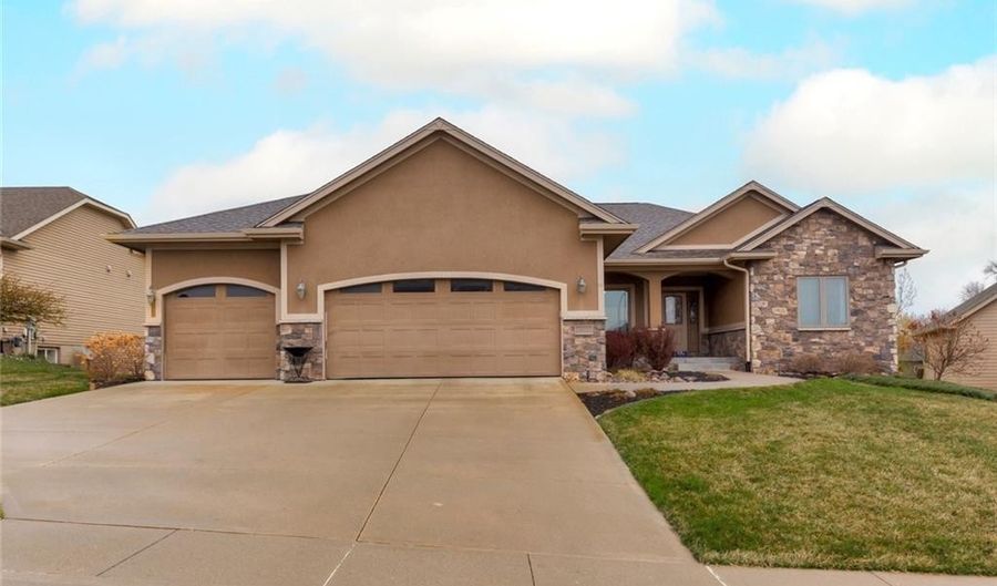 4371 NW 168th Ct, Clive, IA 50325 - 6 Beds, 3 Bath