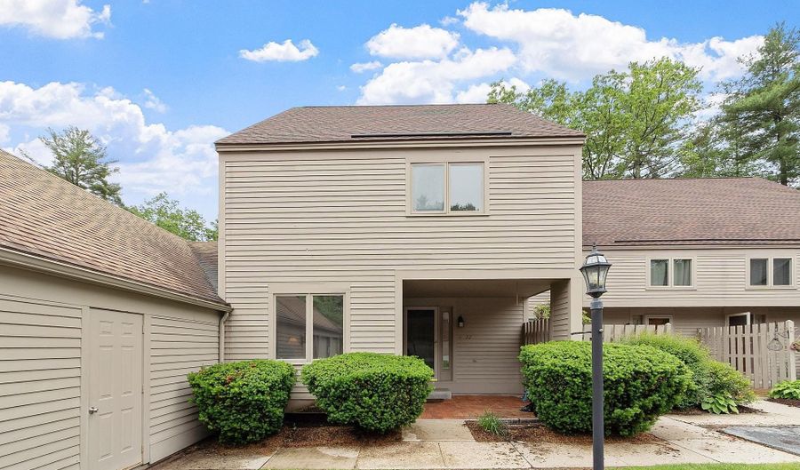 22 Briston Ct, Bedford, NH 03110 - 2 Beds, 3 Bath