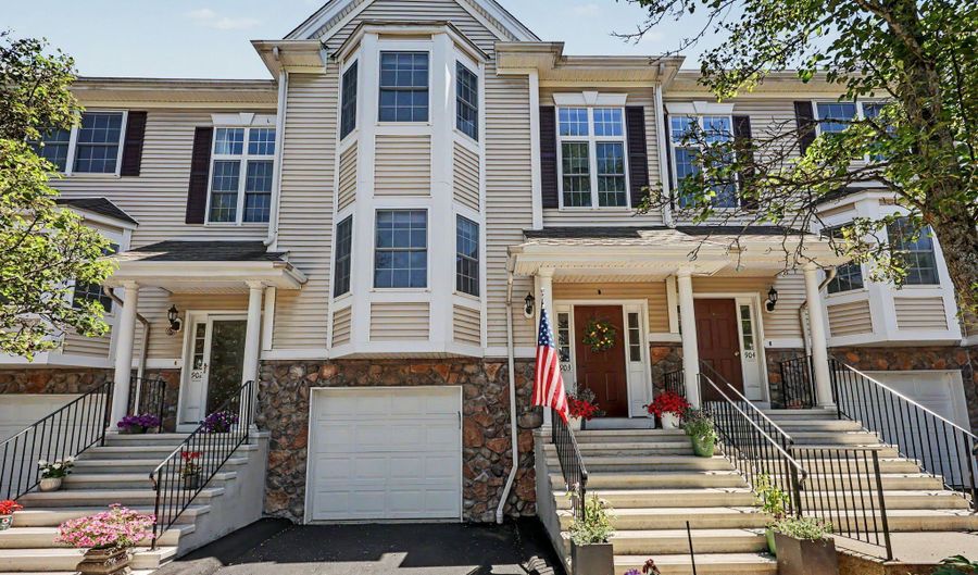 903 Larson Dr 903, Danbury, CT 06810 - 2 Beds, 3 Bath