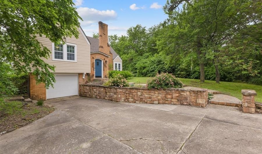 1201 E 18th St, Ada, OK 74820 - 3 Beds, 2 Bath