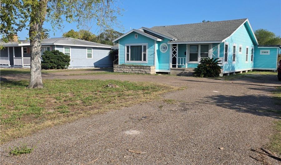 325 S Saunders St S, Aransas Pass, TX 78336 - 5 Beds, 3 Bath