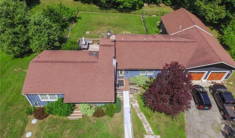 11 Paris Irons Rd, Glocester, RI 02857 - 3 Beds, 3 Bath