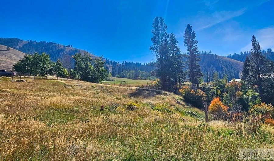 53 Runnin Bear Rd, Carmen, ID 83462 - 2 Beds, 2 Bath